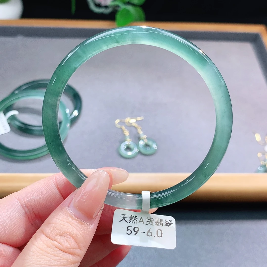 未镶嵌手镯（圆镯）翡翠