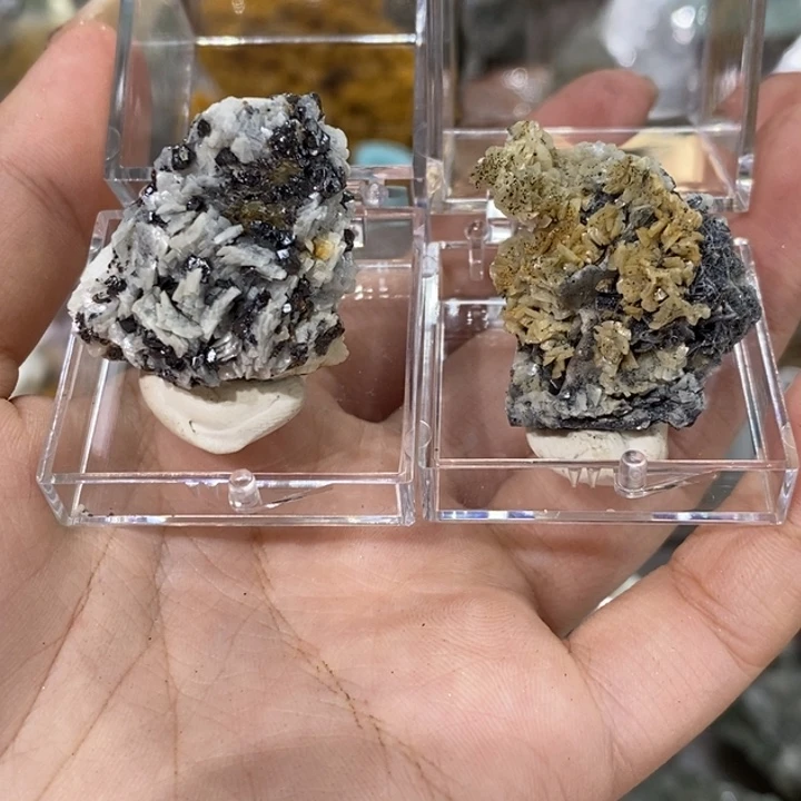 石材黝铜花花夫妻盒子