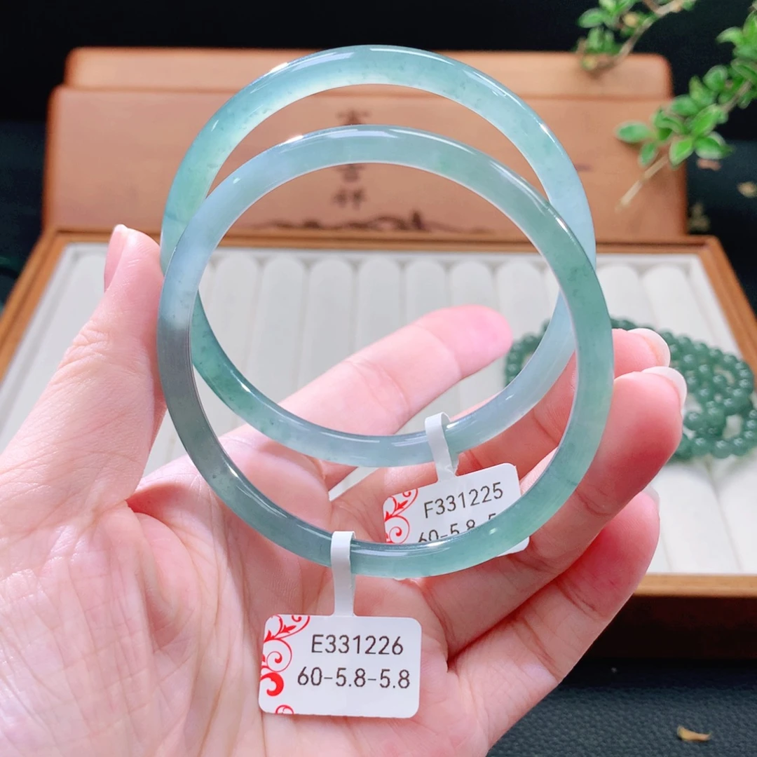 翡翠手镯（圆镯）未镶嵌