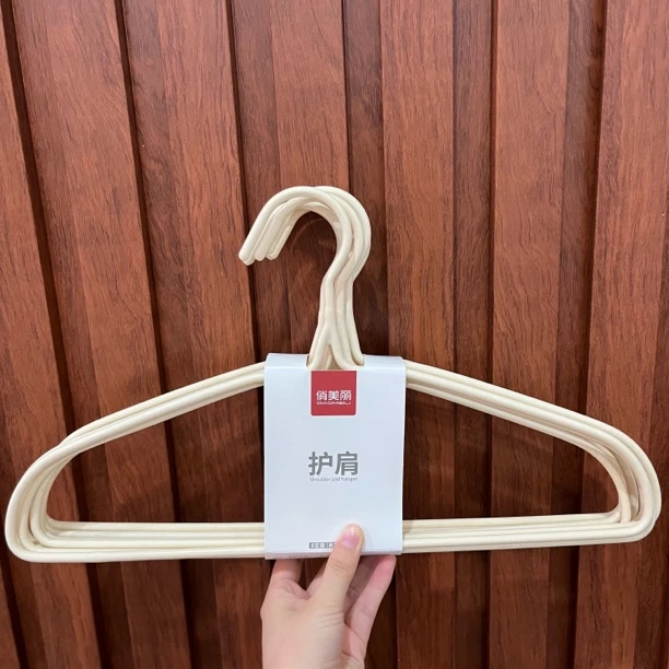 6057护肩浸塑衣架肩宽40cm两包16支