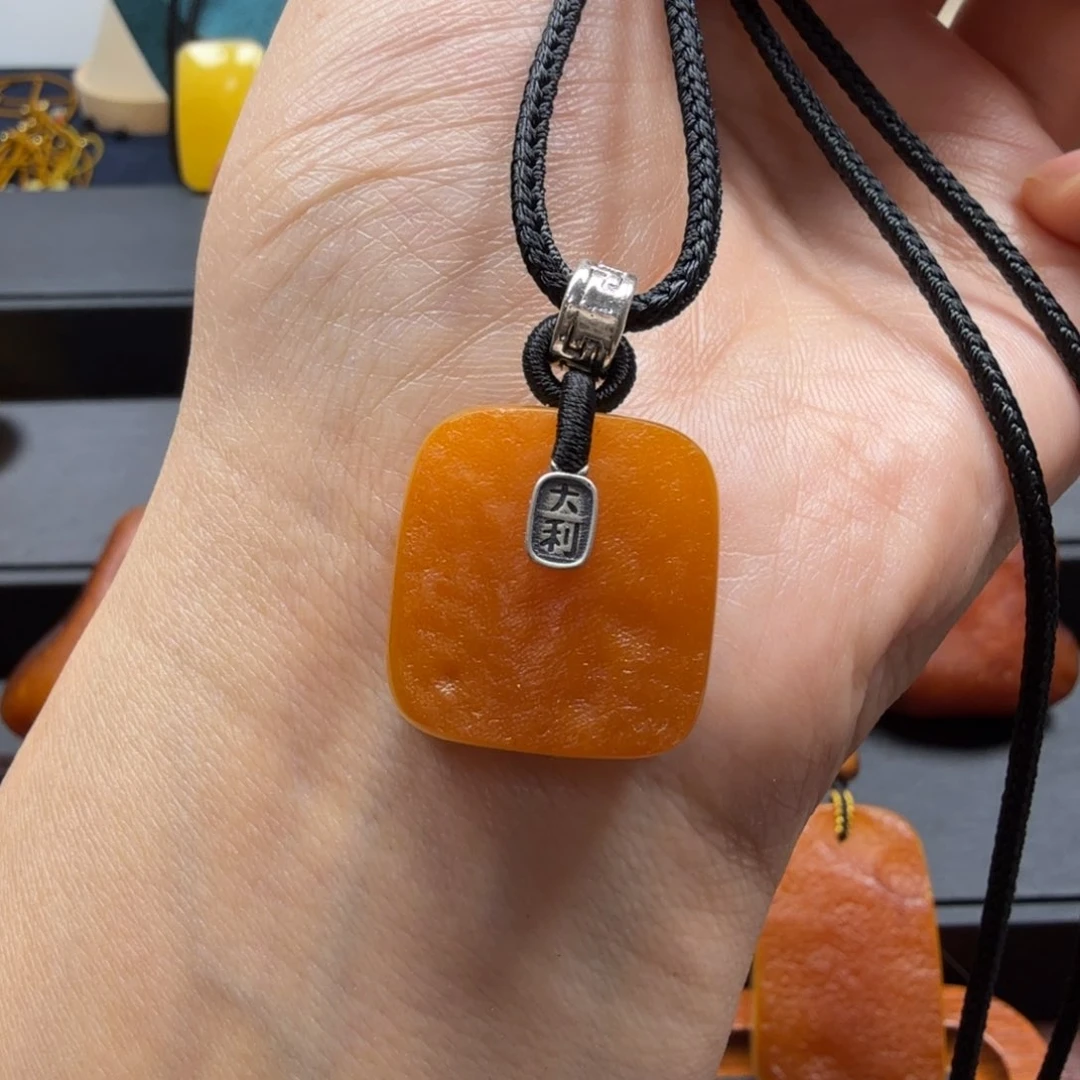 琥珀吊坠(赠链)未镶嵌