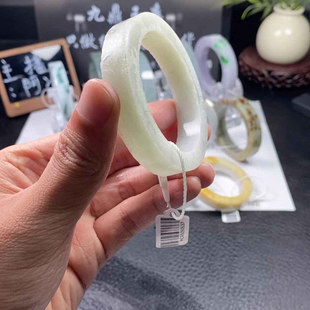 未镶嵌手镯定制翡翠