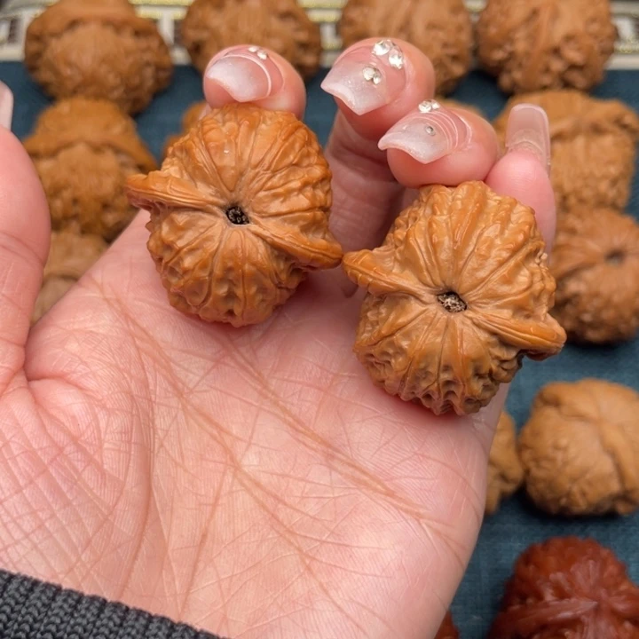 把件文玩核桃35血麒麟。