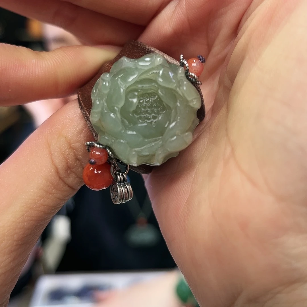 和田玉戒指未镶嵌牡丹皮