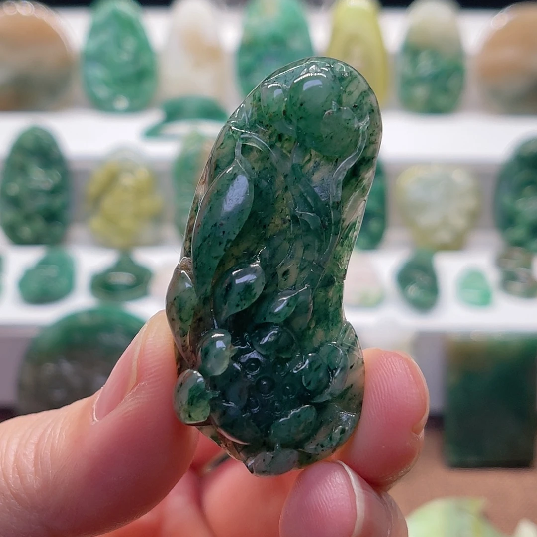 独山玉未镶嵌颈饰