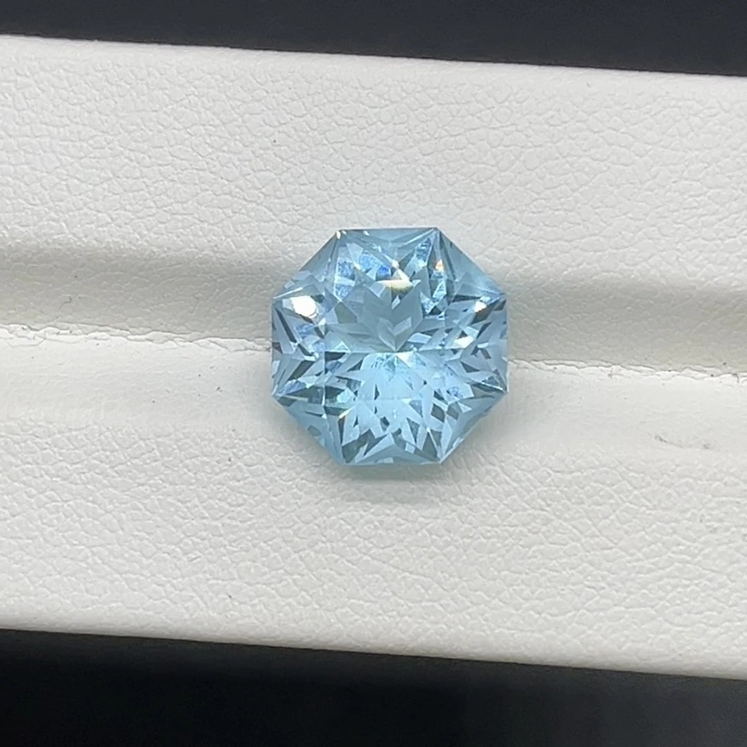 宝石先生-雪花切工托帕石8ct