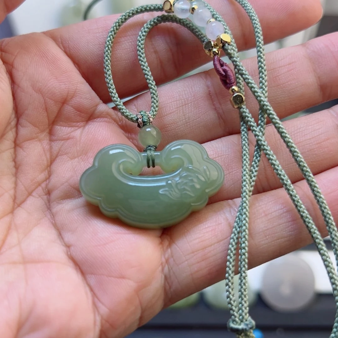 吊坠(赠链)未镶嵌和田玉666