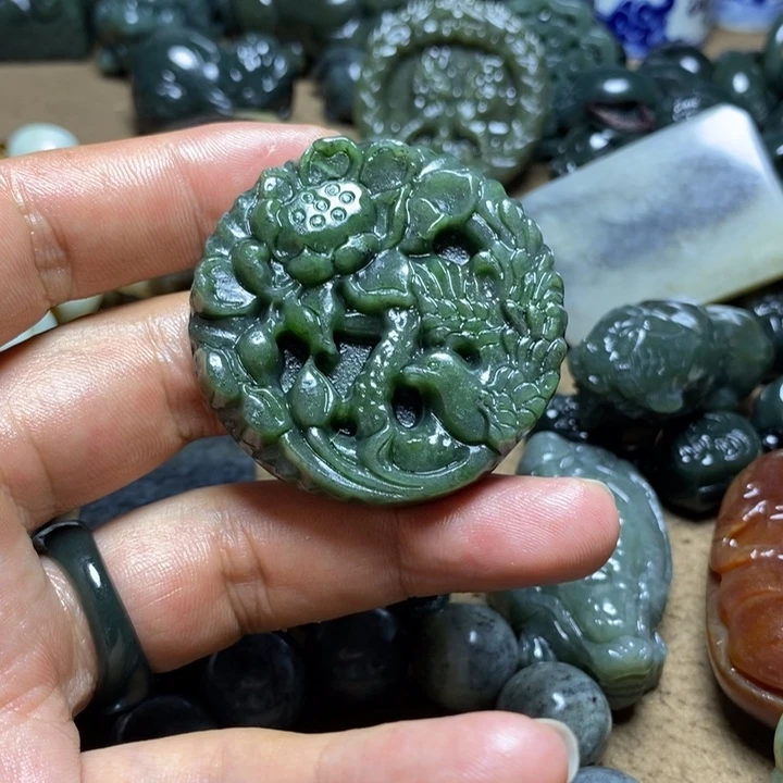 和田玉未镶嵌颈饰