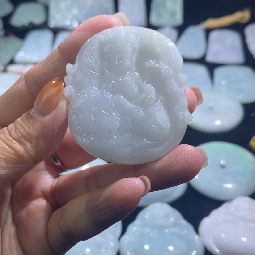 翡翠未镶嵌颈饰文殊