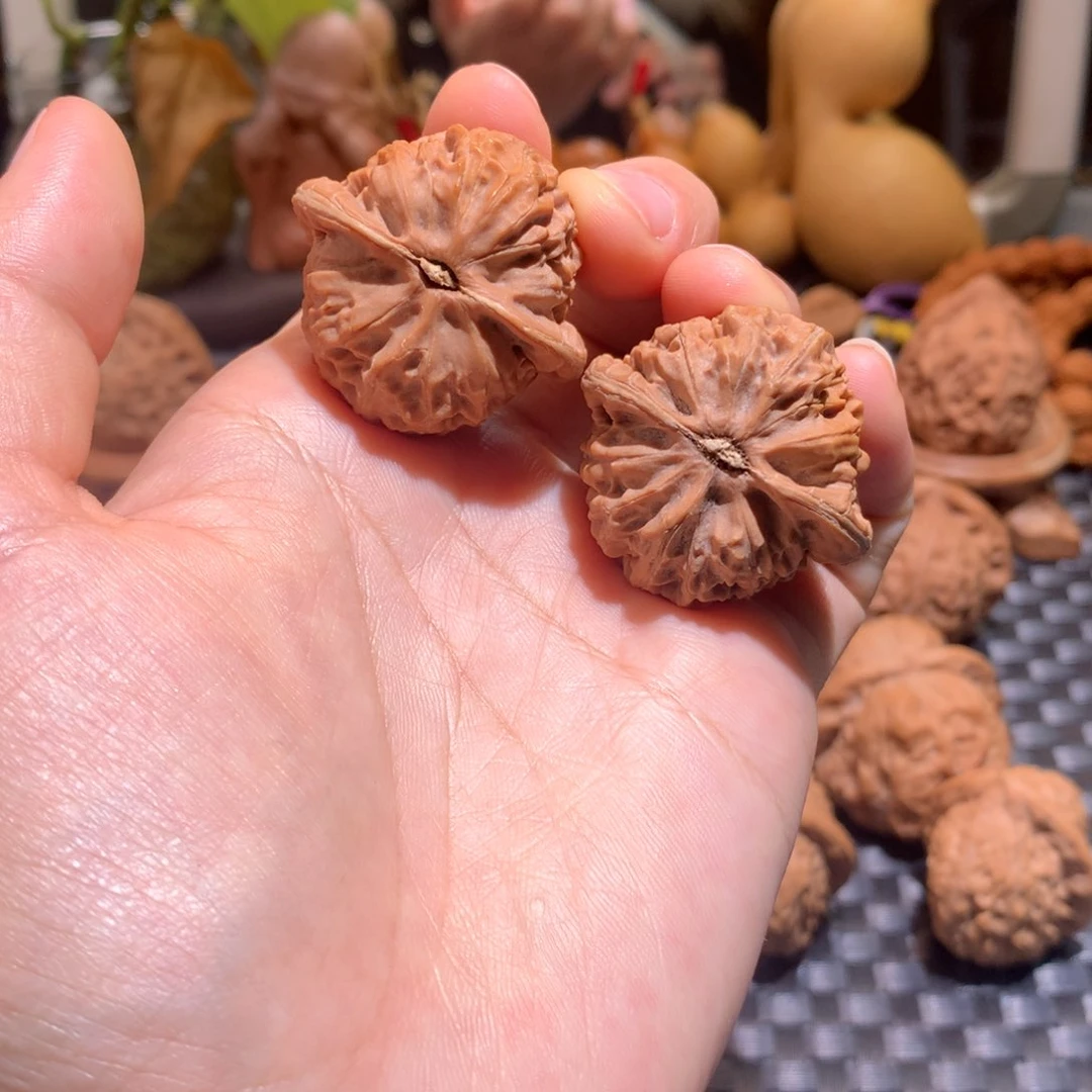 文玩核桃把件比*宫灯