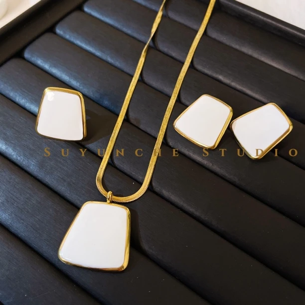 钛钢项链 Suyunche113时尚新款白色吊坠梯形三件套