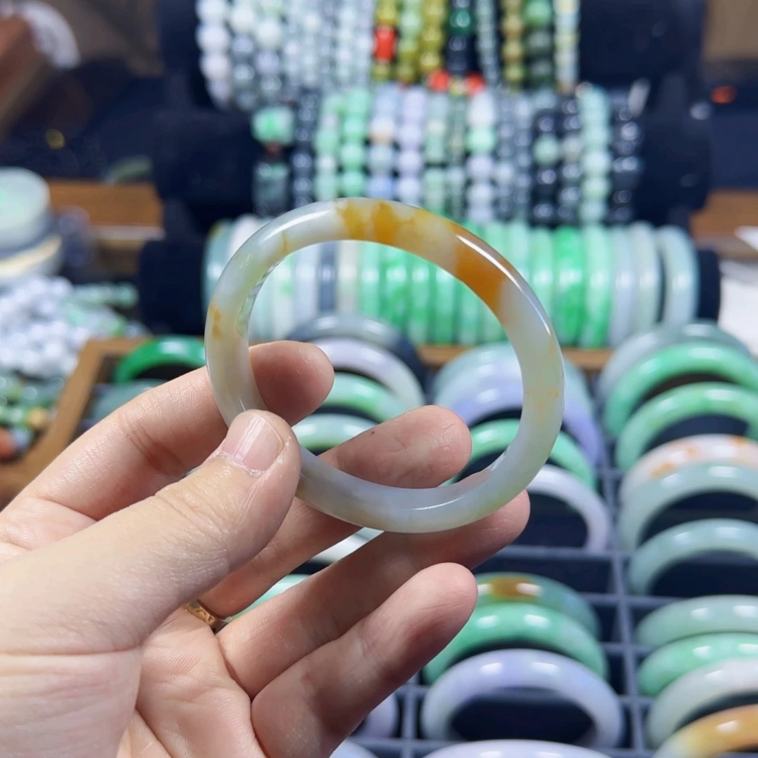 翡翠手镯未镶嵌小圈口大漏种水黄贵妃