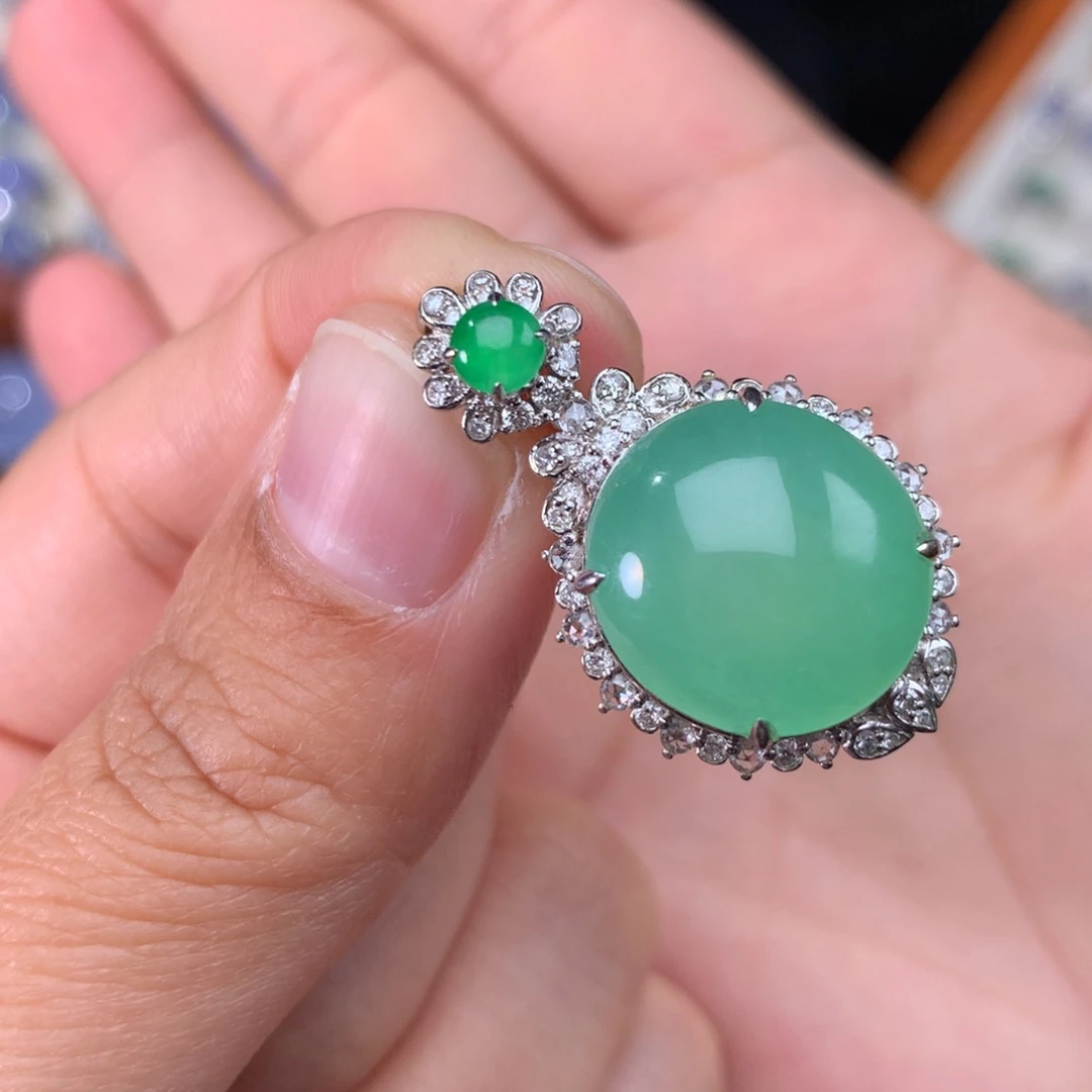 翡翠吊坠(不含链)18K金镶嵌