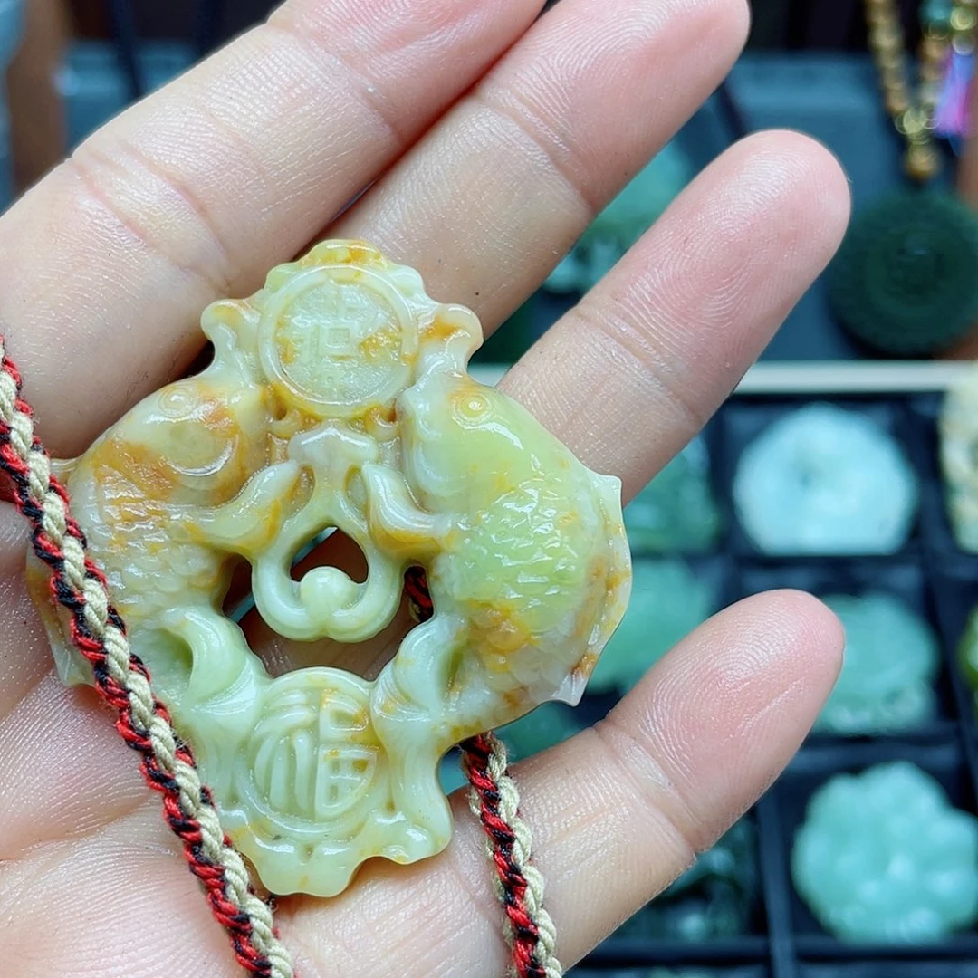 蛇纹石玉未镶嵌颈饰