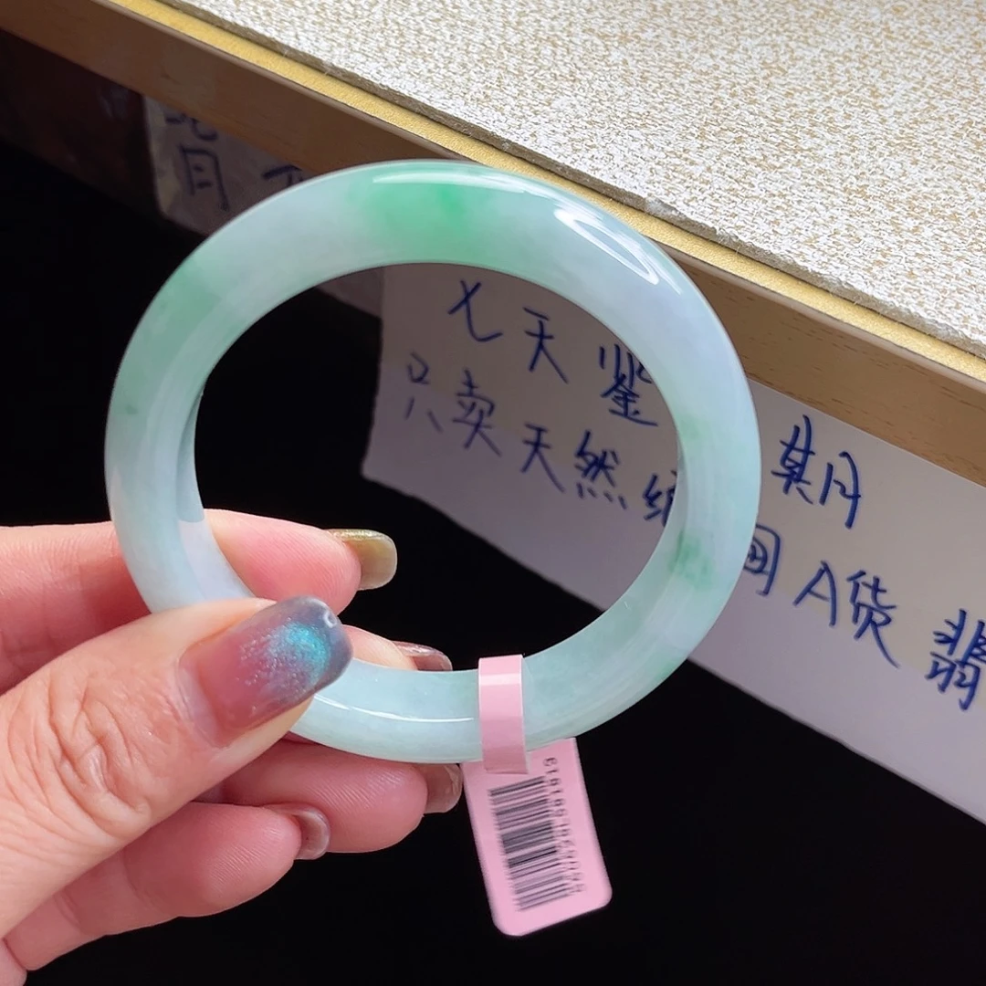 翡翠手镯未镶嵌手镯