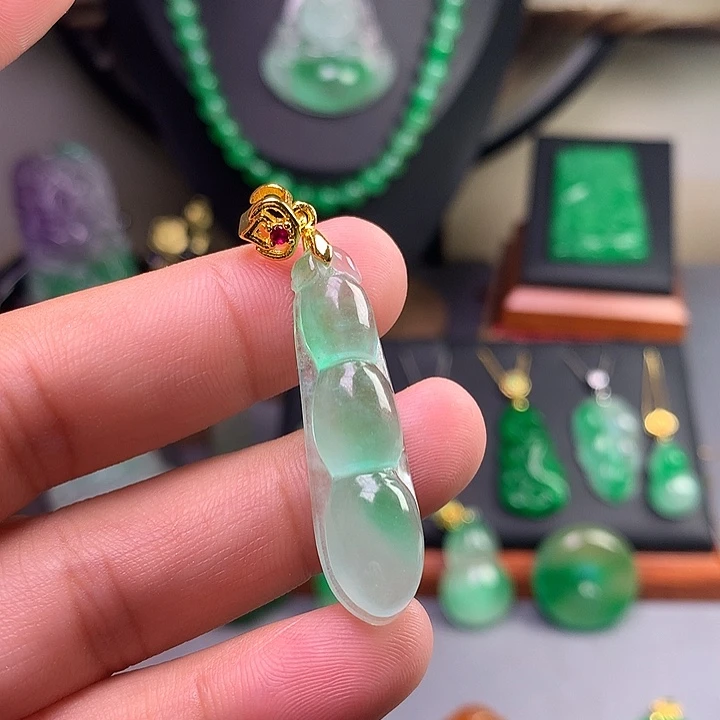 吊坠(赠链)未镶嵌翡翠