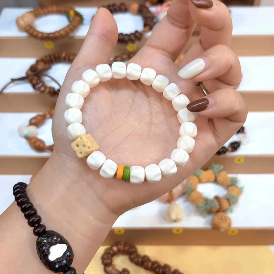 吊坠星月菩提牛骨百香籽10mm金膏