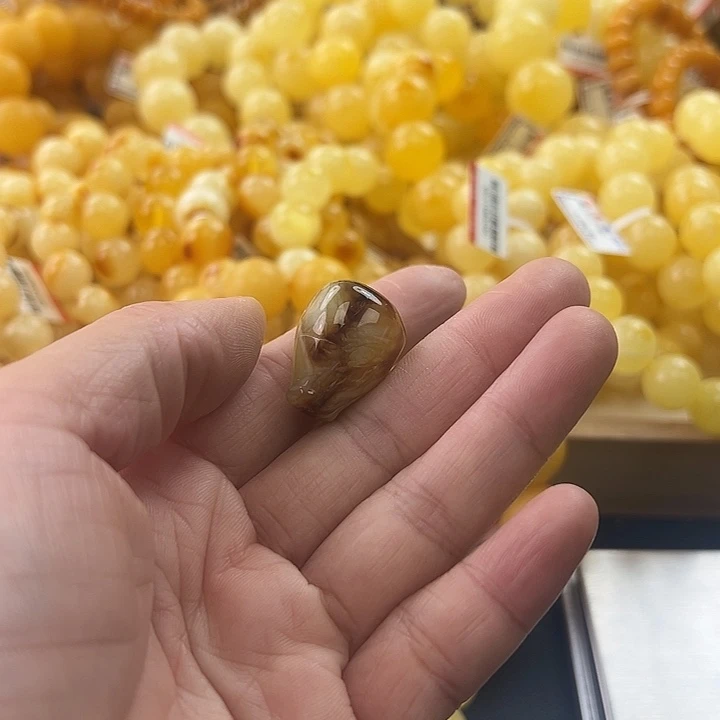 未镶嵌琥珀珠宝奇石