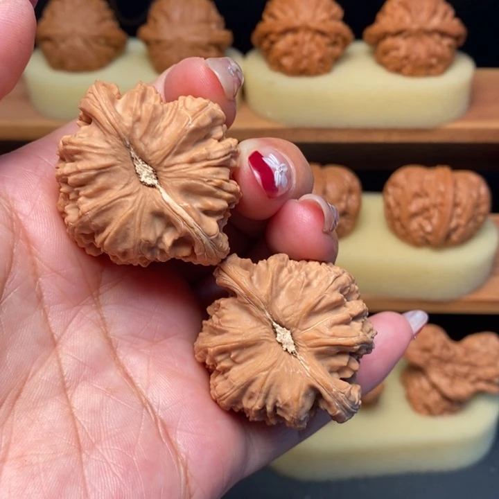 N***G吊坠文玩核桃41全品三角白