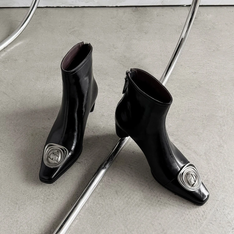 牛皮~4.5cm秋冬新款黑色金属装饰高跟真皮短靴时尚洋气短筒瘦瘦靴