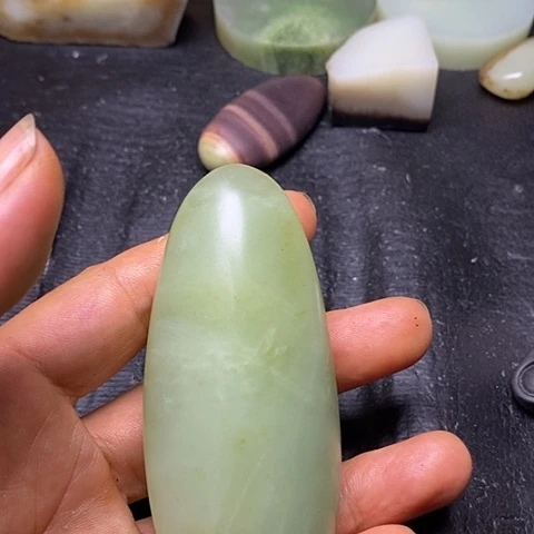 未镶嵌和田玉摆件