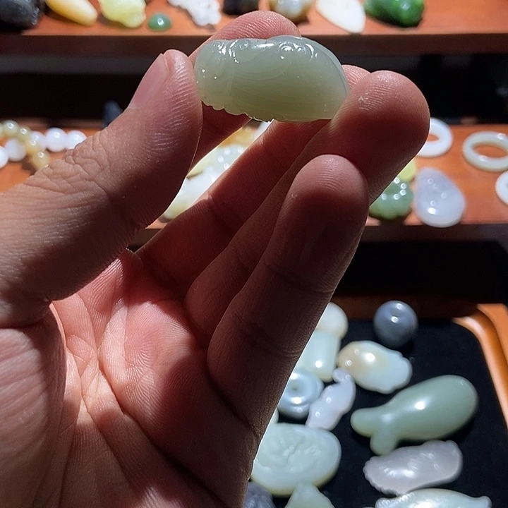 *****和田玉未镶嵌颈饰