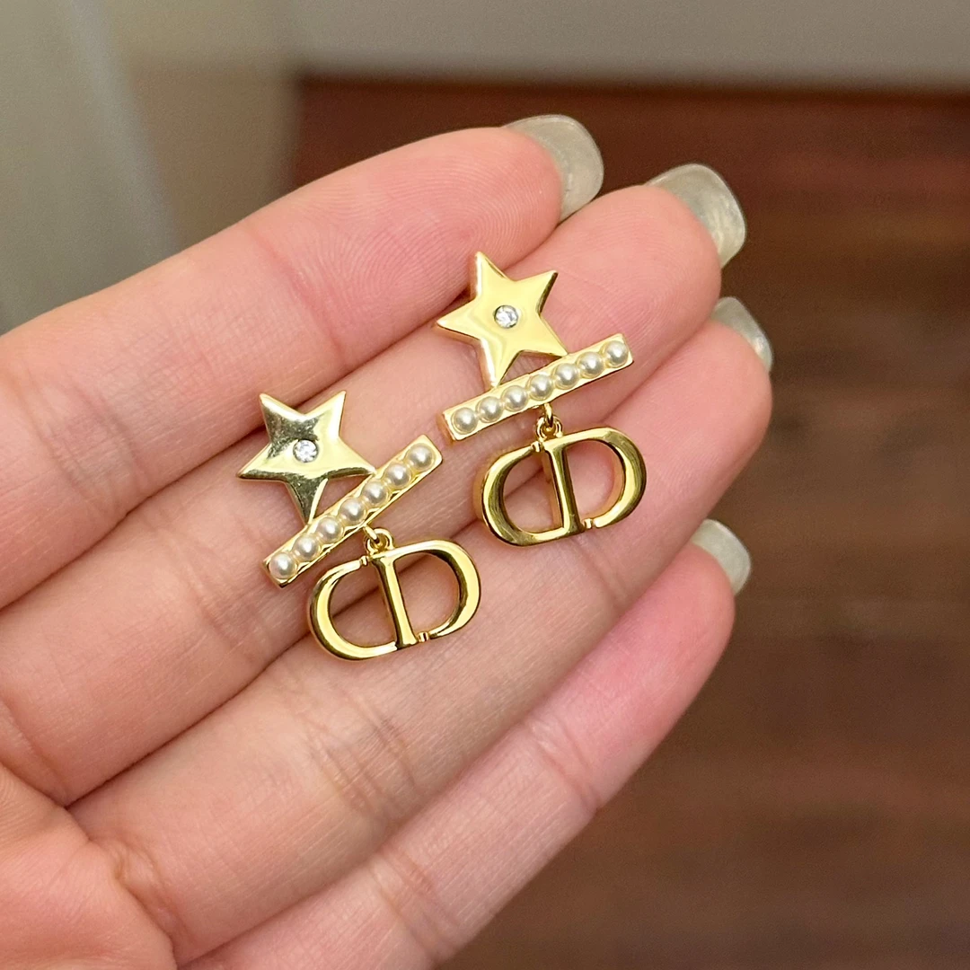 铜合金仿珍珠耳饰 E0063时尚轻奢金色简约经典素款精致设计感耳环