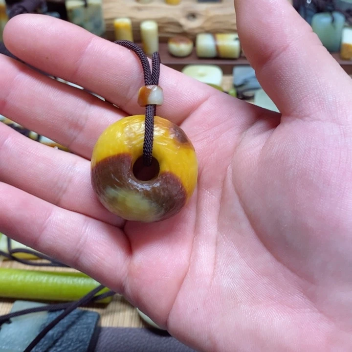 蛇纹石玉挂件未镶嵌E****r