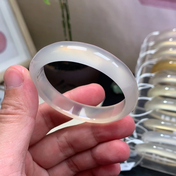 手镯玛瑙/玉髓未镶嵌