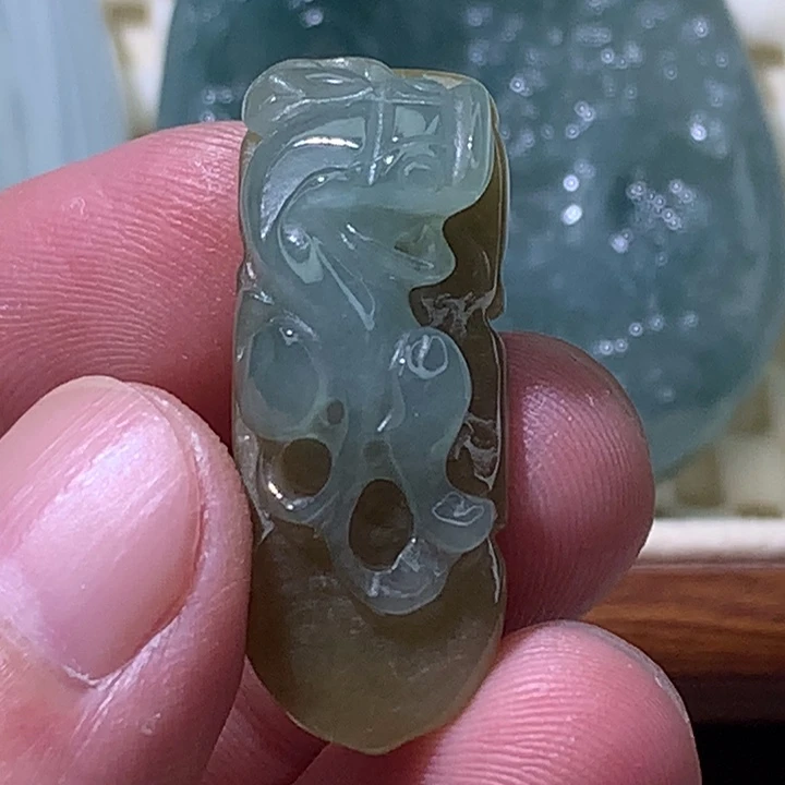 翡翠未镶嵌颈饰貔貅