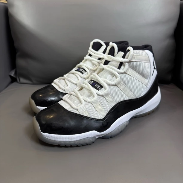 全新未使用 maje 42.5码 aj11 康扣 全新无盒 鞋