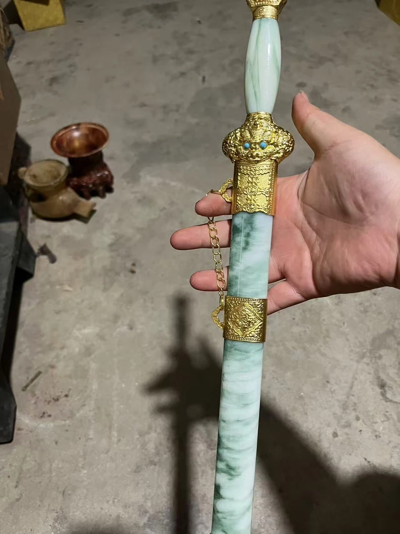 精品摆件好漂亮白绿剑
