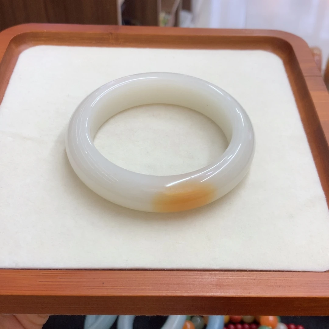 石英质玉未镶嵌手镯