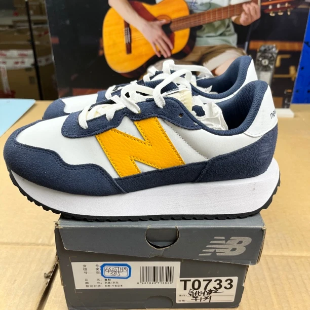 T0733 NEW BALANCE GS237NK1 38.5码240儿童运动鞋微瑕疵 无售后