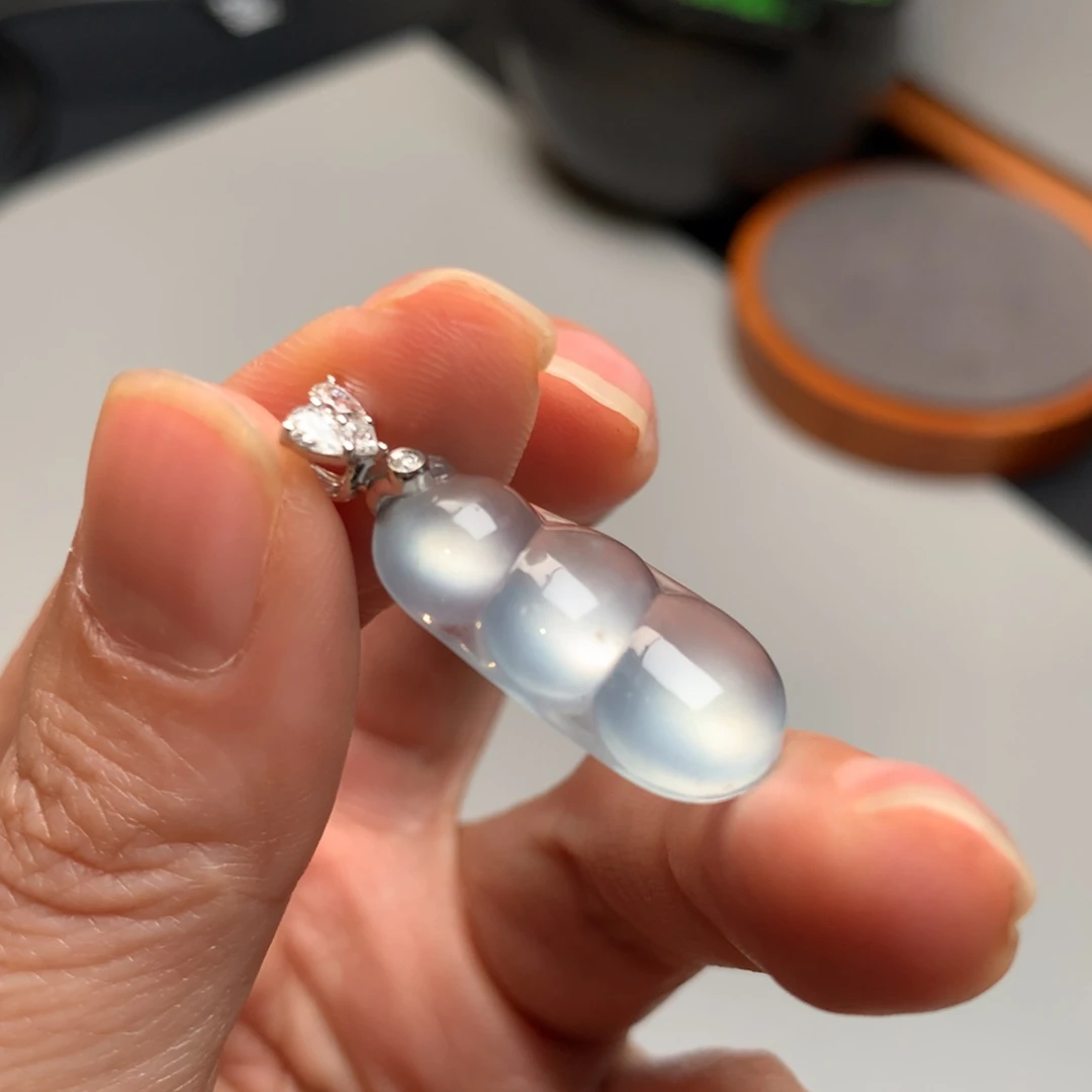 翡翠颈饰18K金镶嵌天然缅甸翡翠吊坠