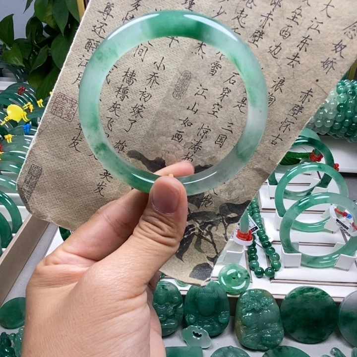 未镶嵌手镯石英质玉