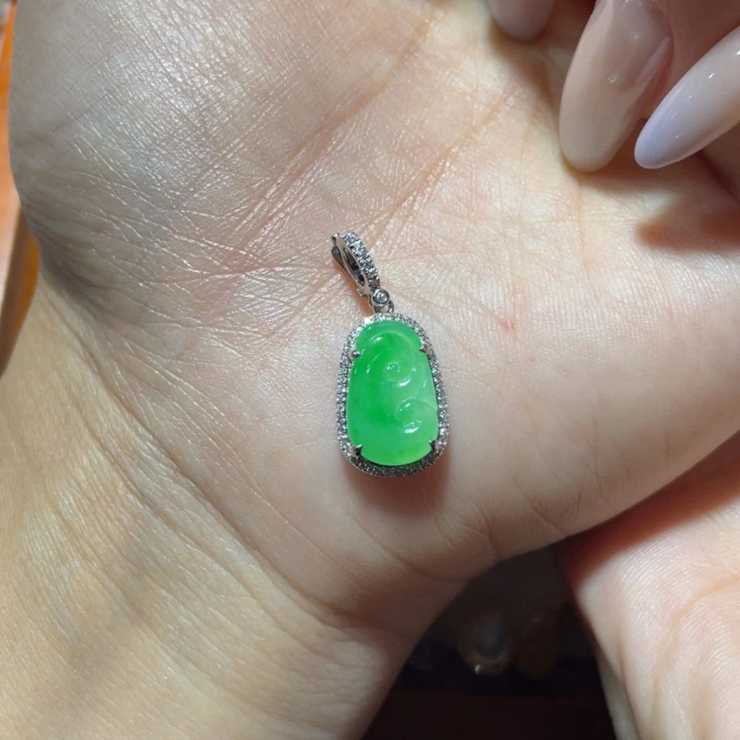 【闪购商品】翡翠18K金镶嵌颈饰