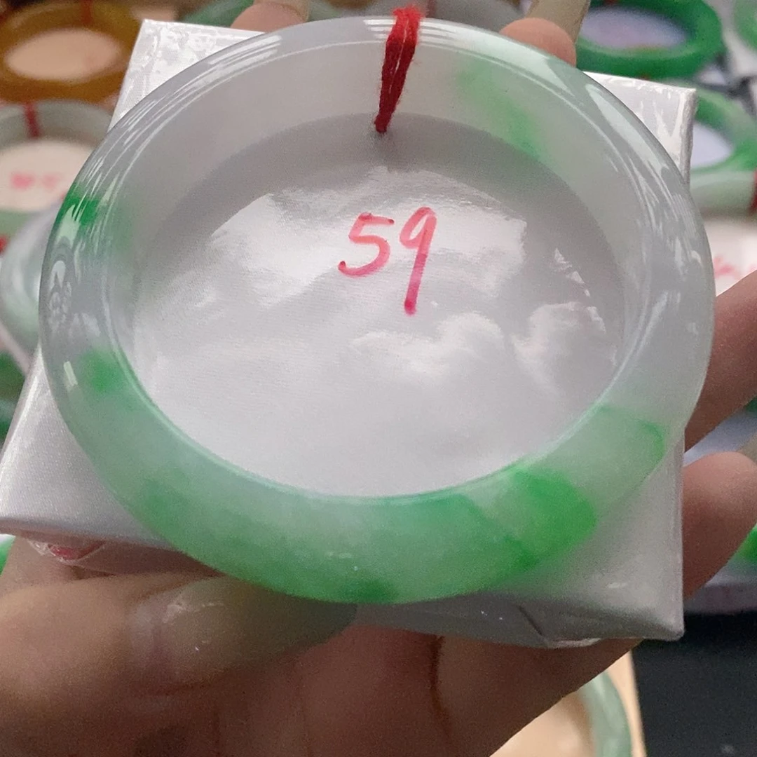 翡翠手镯未镶嵌手镯