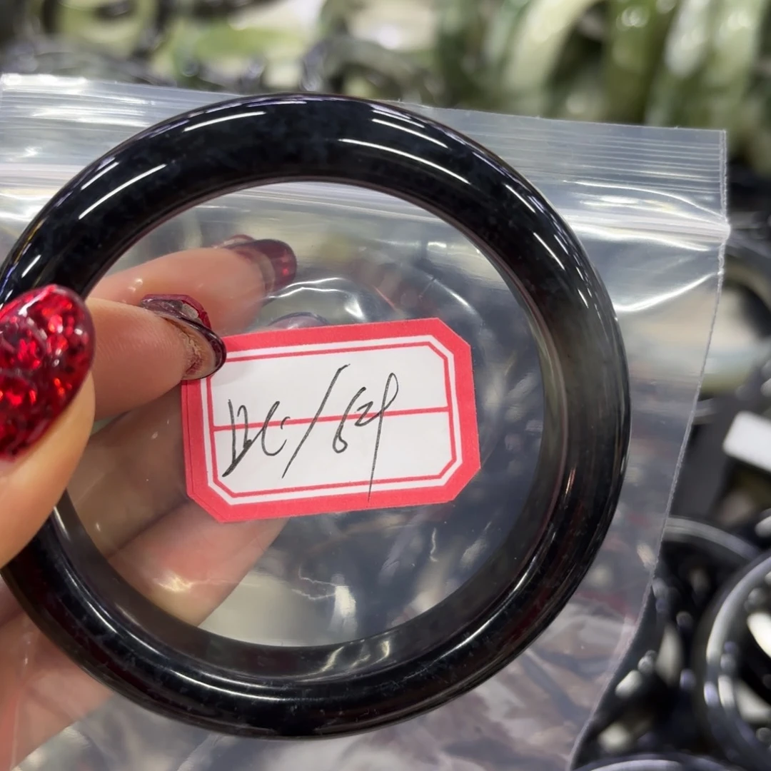 蛇纹石玉手镯未镶嵌此*?