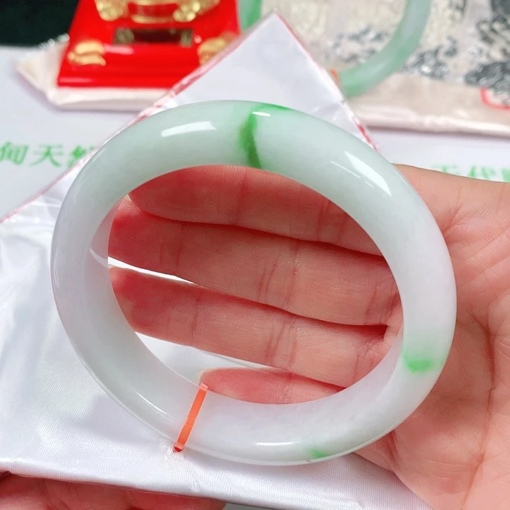 翡翠手镯未镶嵌  编号0235 正圈60+