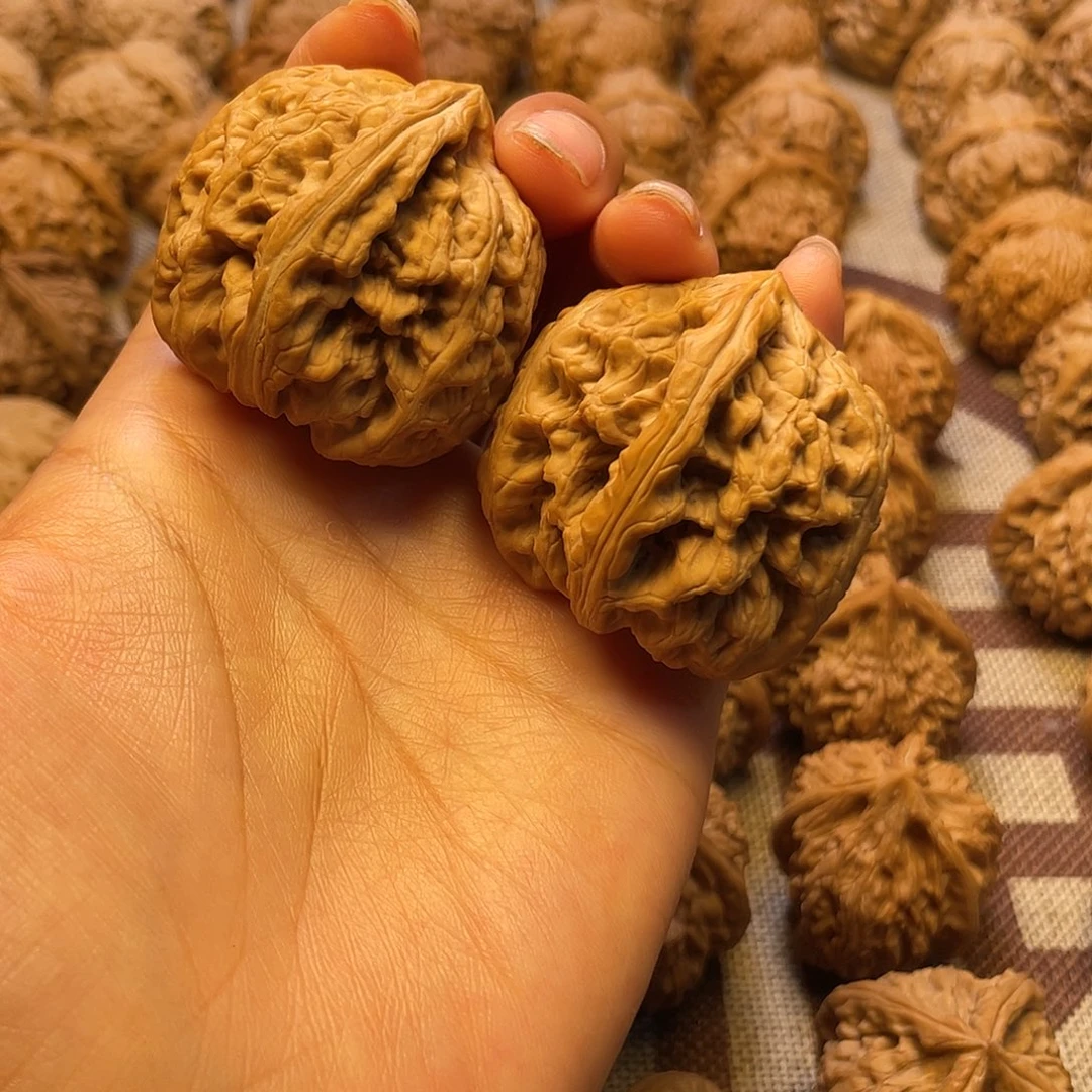 文玩核桃把件红锦鲤