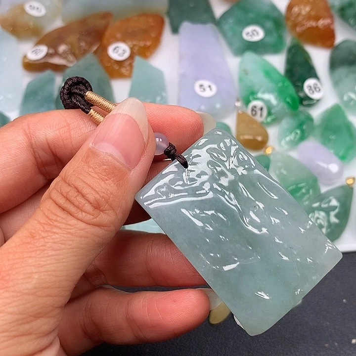 翡翠未镶嵌颈饰随型