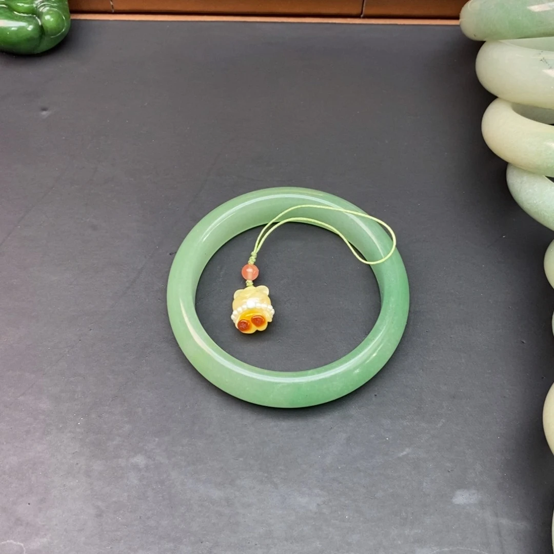 石英质玉手镯未镶嵌稀**宝