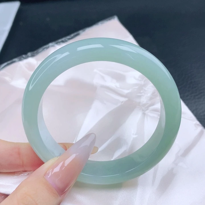 翡翠手镯未镶嵌56-57圈口