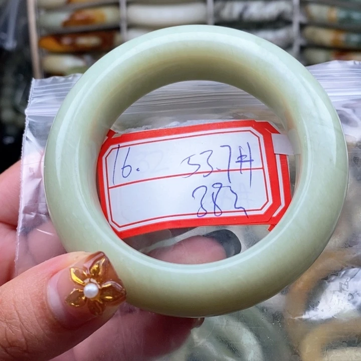 未镶嵌蛇纹石玉颈饰