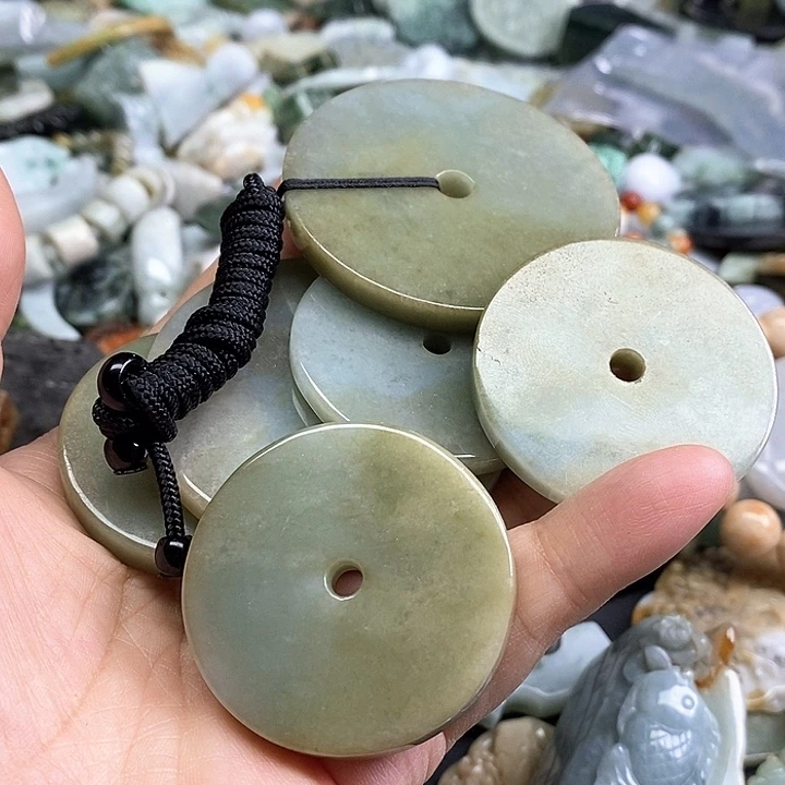 诚***业翡翠未镶嵌颈饰天然翡翠05