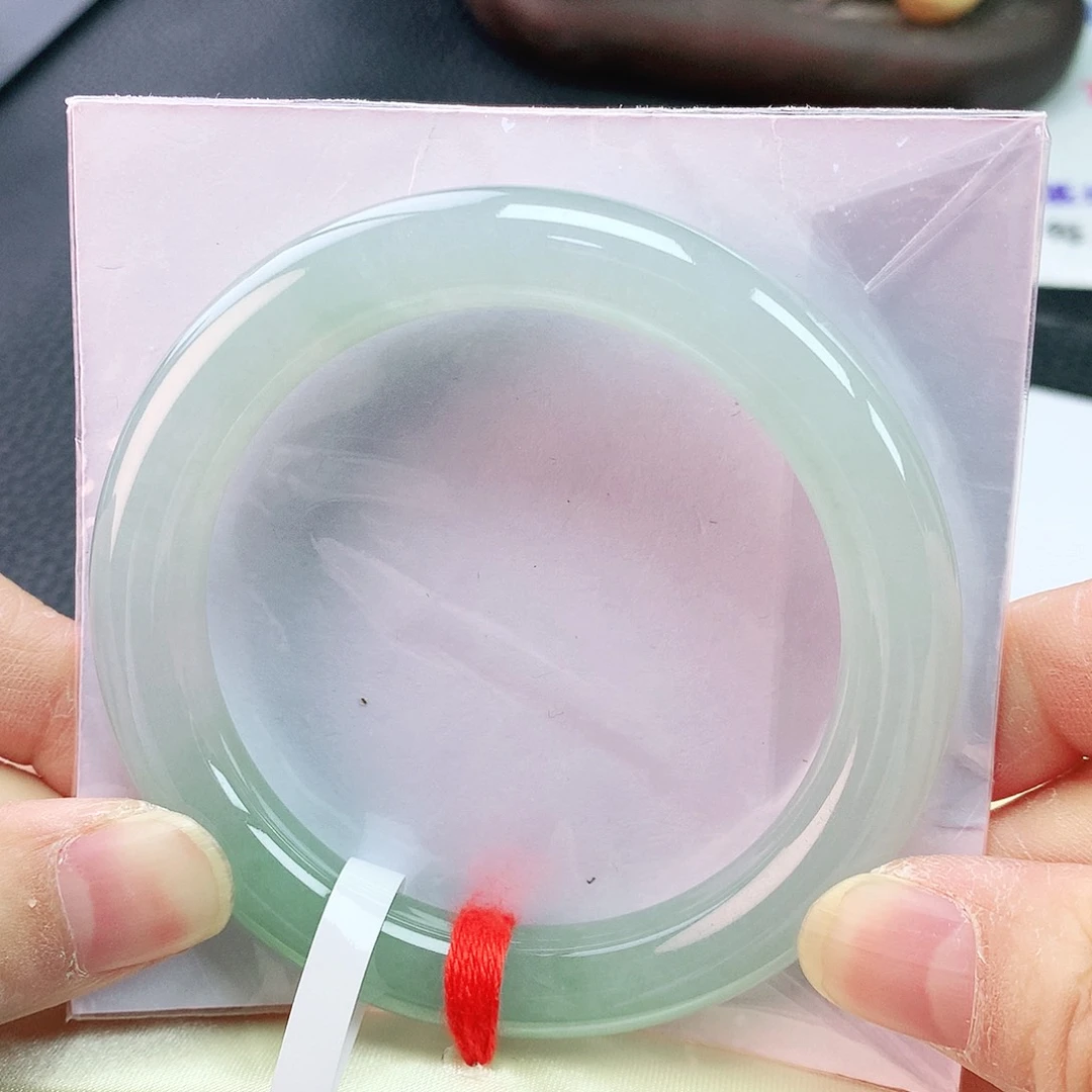 翡翠手镯未镶嵌54圈