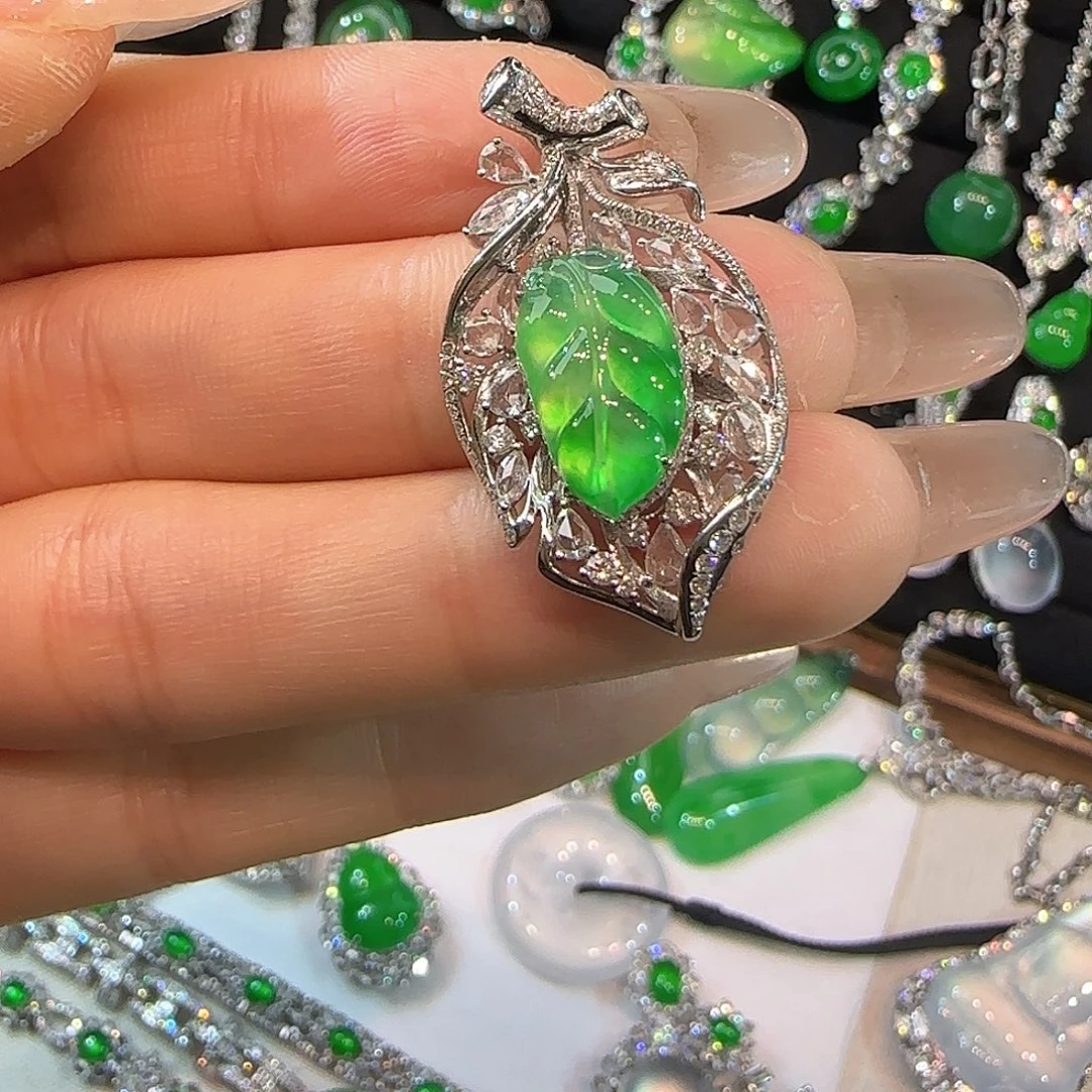 翡翠18K金镶嵌戒指