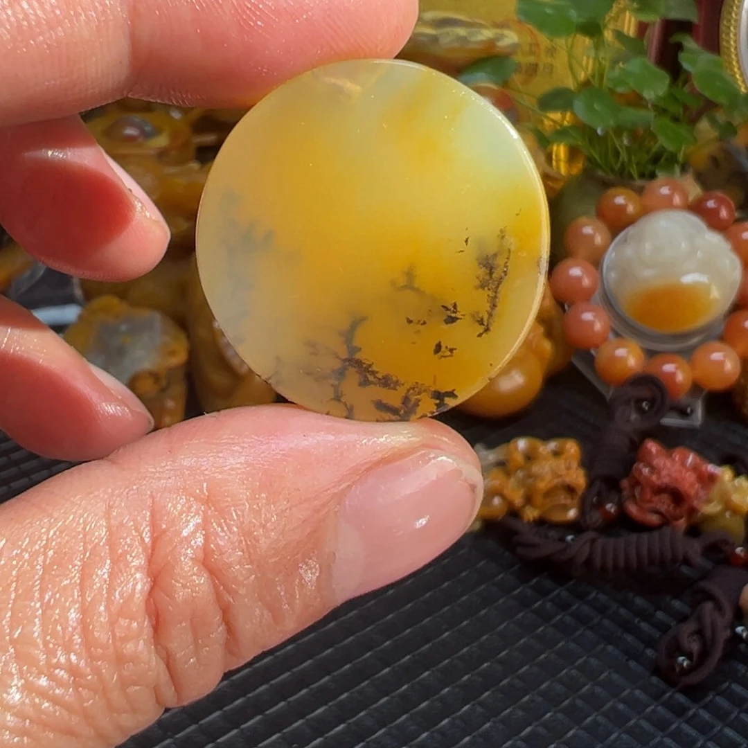 石英质玉未镶嵌颈饰