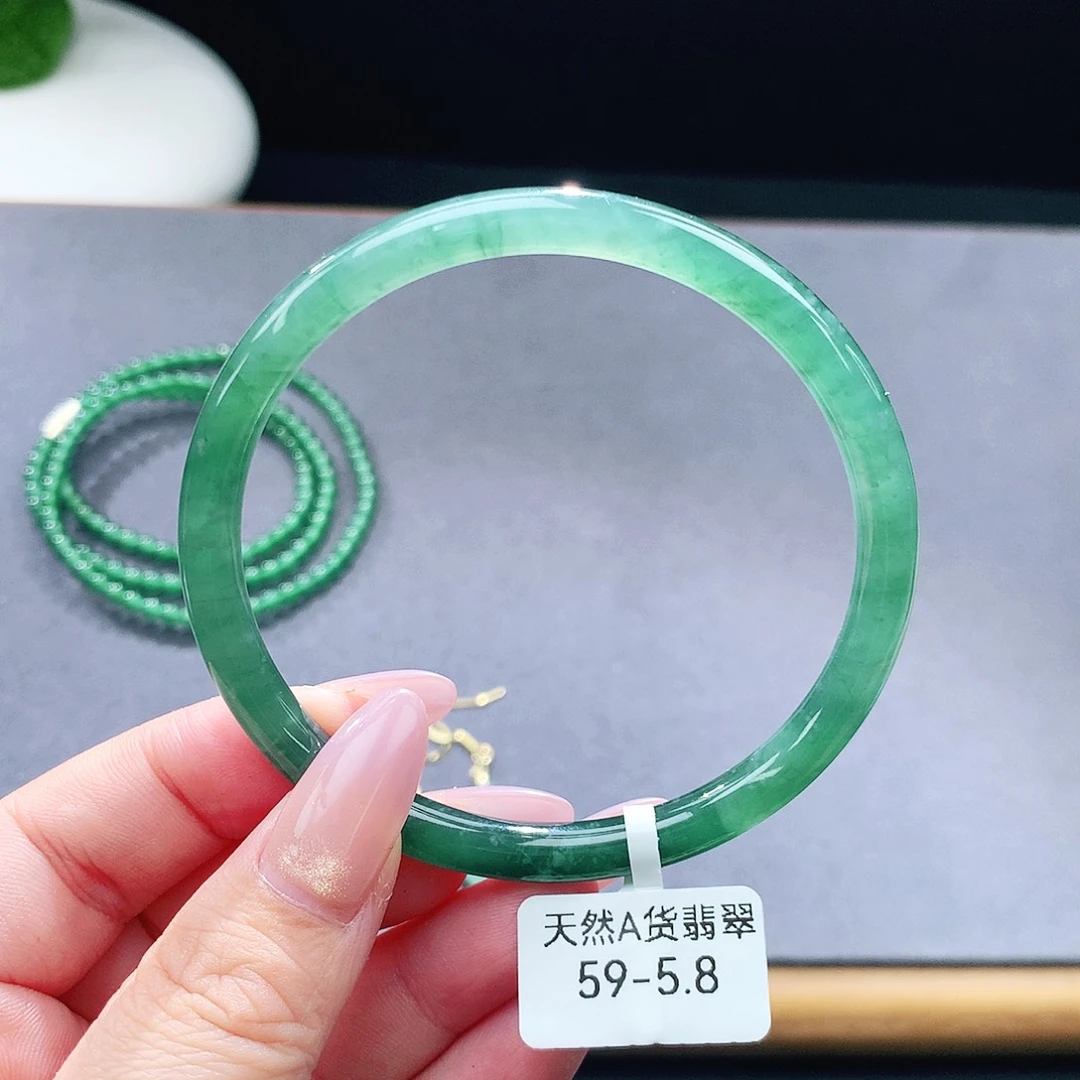 未镶嵌手镯（圆镯）翡翠